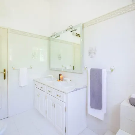 빌라 Villa In Monchique With Heated Pool 몬시크