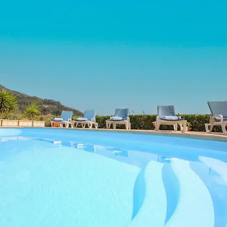 빌라 Villa In Monchique With Heated Pool
